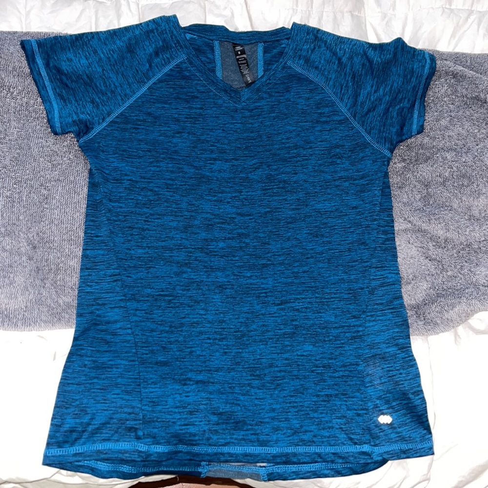 LEG3ND Women Lightweight Contrast Mesh Split Back Activewear Top